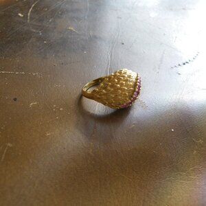 Vintage Antique 750 (18K Gold) Elegant Ring w/ Violet Sapphires